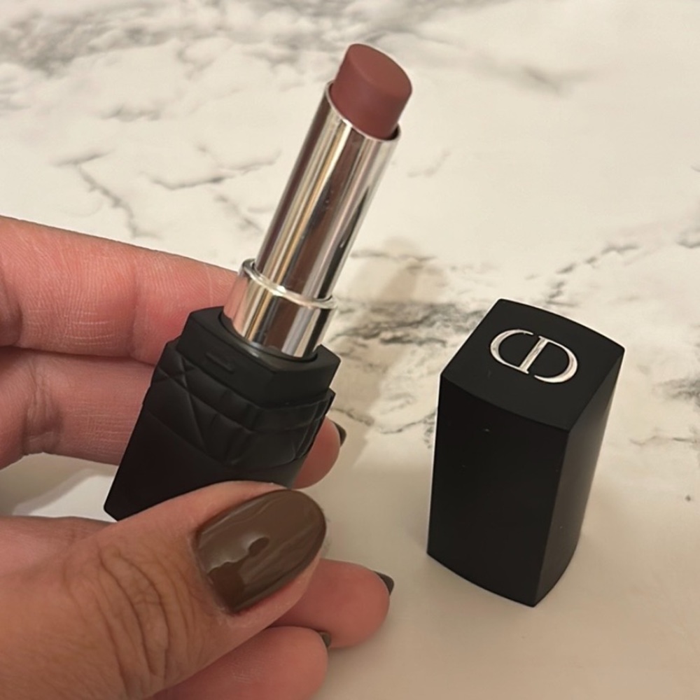 DI0R transfer proof lipstick